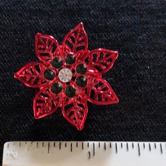 Red poinsettia pin - Picture 2 of 6